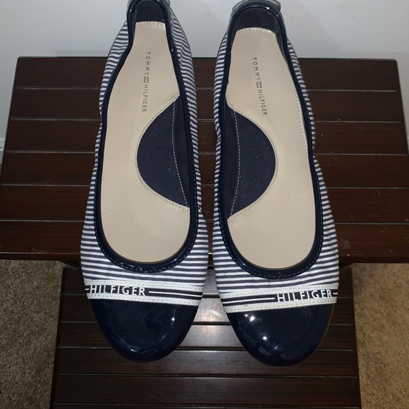 Women’s Tommy Hilfiger “Jakline” Navy/White Ballet Flats Size 9.5M NWOB - Picture 3 of 7